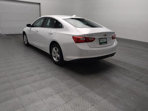 Summit White 2024 Chevrolet Malibu FWD 1LT