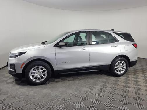 Silver Ice Metallic 2022 Chevrolet Equinox LS