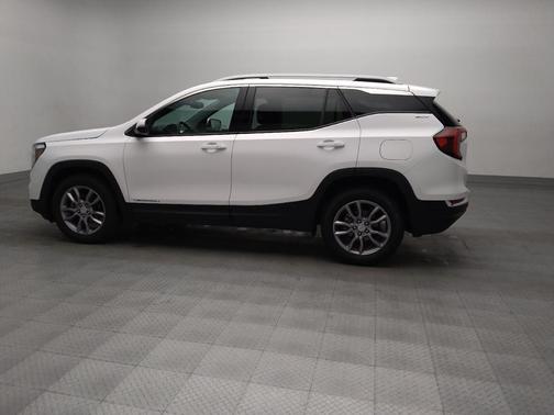 White 2023 GMC Terrain SLT