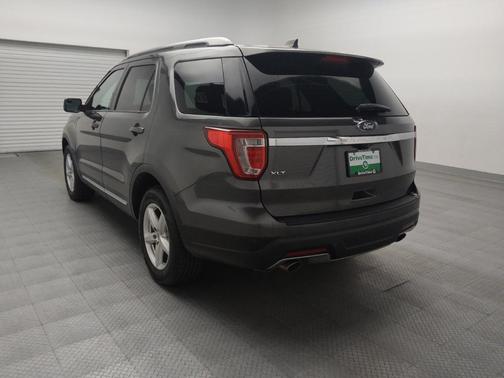 Magnetic Metallic 2018 Ford Explorer XLT