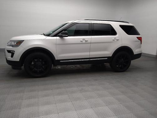 White 2018 Ford Explorer XLT