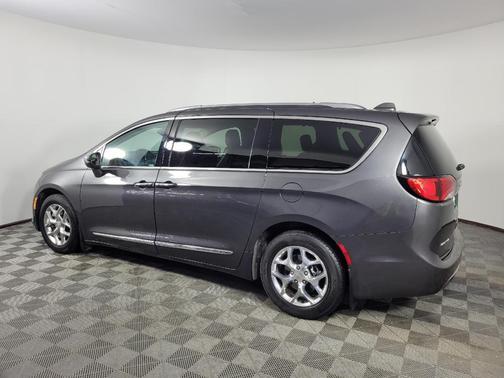 Granite Crystal Metallic Clearcoat 2017 Chrysler Pacifica Limited