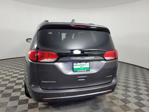 Granite Crystal Metallic Clearcoat 2017 Chrysler Pacifica Limited