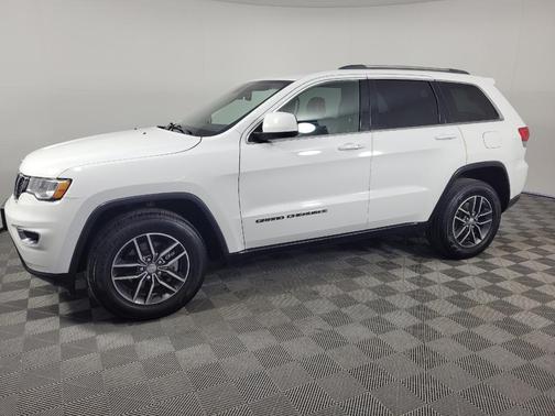 Bright White Clearcoat 2018 Jeep Grand Cherokee Laredo E
