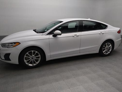 White 2019 Ford Fusion SE
