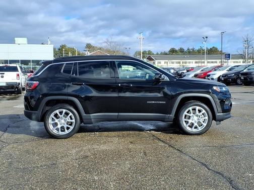 2023 Jeep Compass Latitude Lux