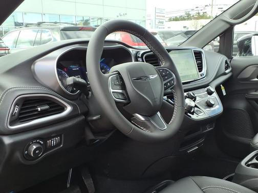 Silver Mist Clearcoat 2026 Chrysler Pacifica L