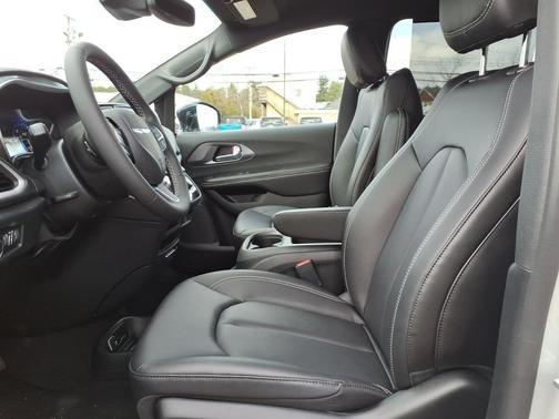 Silver Mist Clearcoat 2026 Chrysler Pacifica L