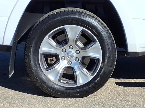 Bright White Clearcoat 2020 RAM 1500 Laramie