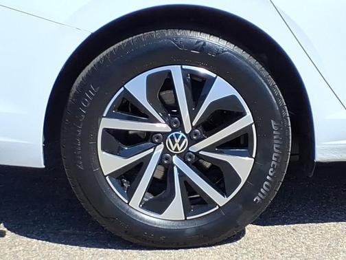 Pure White 2023 Volkswagen Jetta 1.5T S