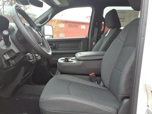 2026 RAM 2500 Tradesman Crew Cab 4x4 6'4' Box