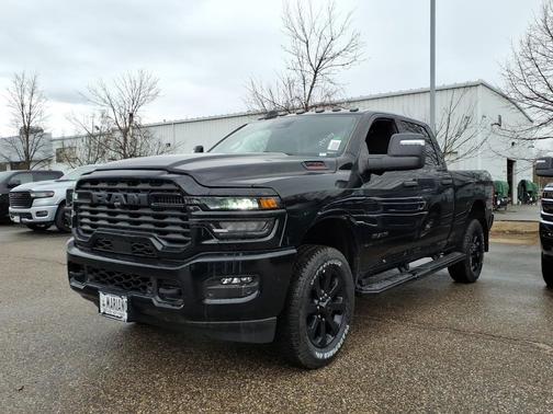 Diamond Black Crystal Pearlcoat 2026 RAM 2500 Big Horn Crew Cab 4x4 6'4' Box