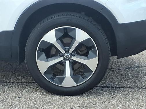 2023 Volvo XC40 B5 Plus Dark Theme