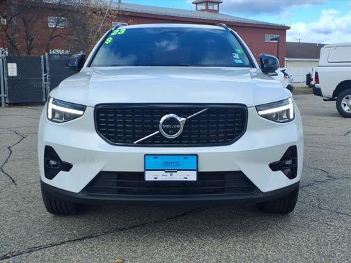2023 Volvo XC40 B5 Plus Dark Theme