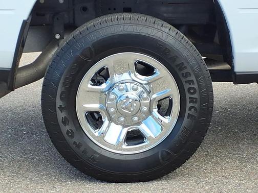 Bright White Clearcoat 2025 RAM 2500 Tradesman Crew Cab 4x4 6'4' Box