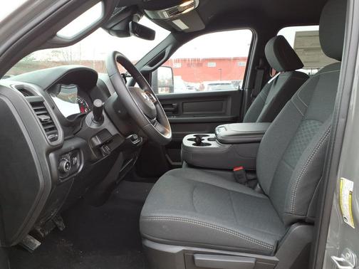 2026 RAM 2500 Tradesman Crew Cab 4x4 6'4' Box