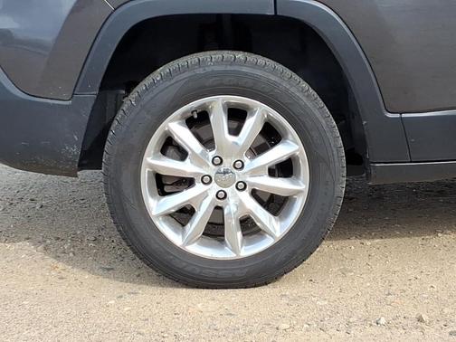 Granite Crystal Metallic Clearcoat 2015 Jeep Cherokee Limited