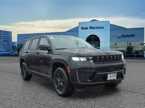 Diamond Black Crystal Pearlcoat 2026 Jeep Grand Cherokee L Altitude