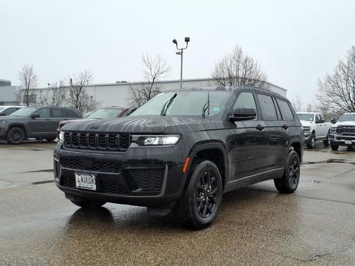 Diamond Black Crystal Pearlcoat 2026 Jeep Grand Cherokee L Altitude