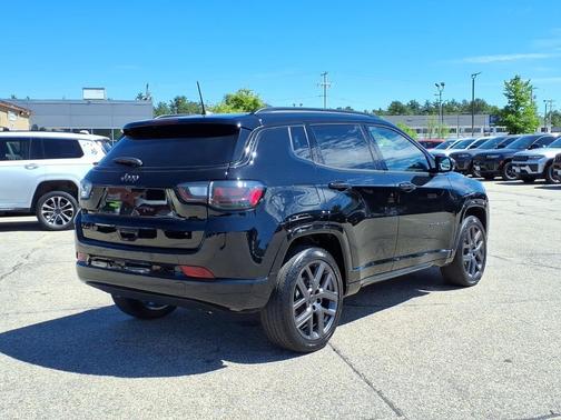 Diamond Black Crystal Pearlcoat 2025 Jeep Compass Limited