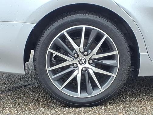 Celestial Silver Metallic 2022 Toyota Camry Hybrid XLE