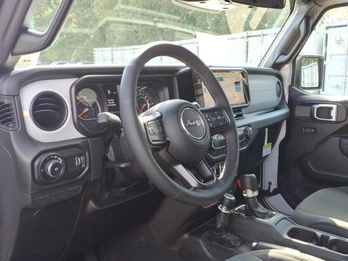 Bright White Clearcoat 2027 Jeep Wrangler Willys