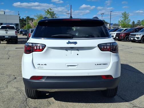 Bright White Clearcoat 2024 Jeep Compass Limited