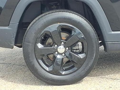 Diamond Black Crystal Pearlcoat 2018 Jeep Compass Latitude