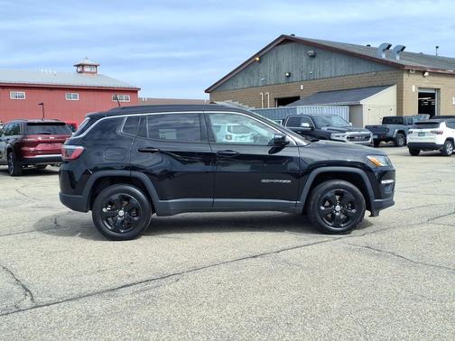 Diamond Black Crystal Pearlcoat 2018 Jeep Compass Latitude