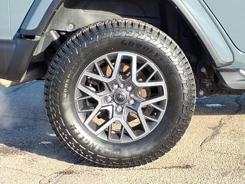 2024 Jeep Wrangler 4-Door Sahara 4x4