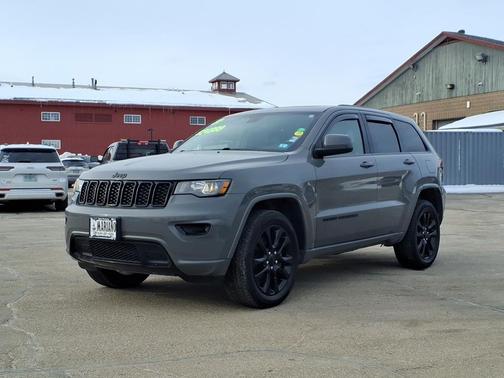 2022 Jeep Grand Cherokee Laredo