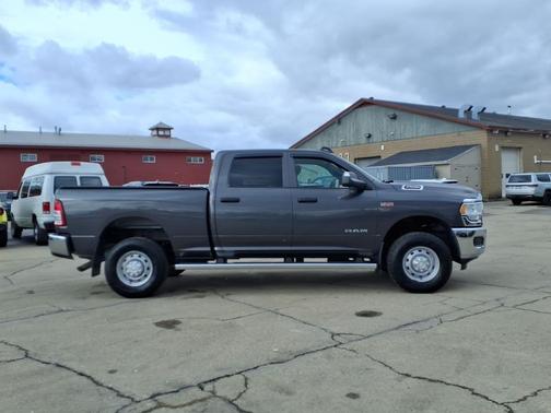 2021 RAM 2500 Tradesman Crew Cab 4x4 6'4' Box