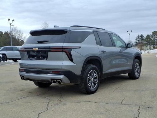2024 Chevrolet Traverse LT