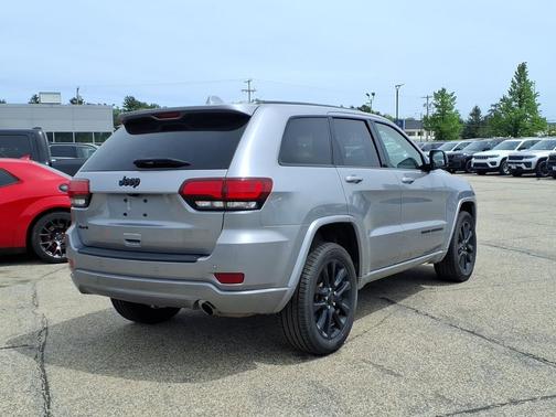 Billet Silver Metallic Clearcoat 2021 Jeep Grand Cherokee Laredo