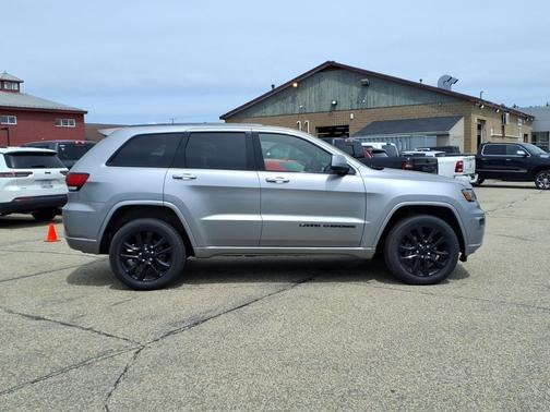 Billet Silver Metallic Clearcoat 2021 Jeep Grand Cherokee Laredo