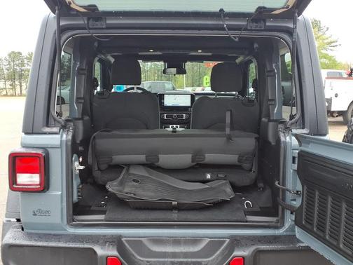 Anvil Clear Coat 2024 Jeep Wrangler Willys