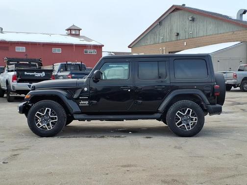 2024 Jeep Wrangler 4-Door Sahara 4x4