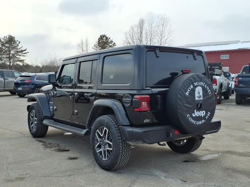 2024 Jeep Wrangler 4-Door Sahara 4x4