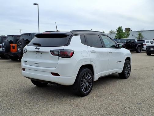 Bright White Clearcoat 2024 Jeep Compass Limited