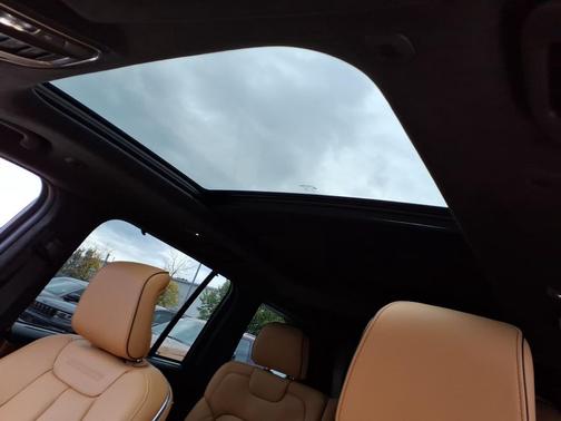 High Gloss Black 2027 Jeep Grand Cherokee Summit