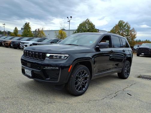 High Gloss Black 2027 Jeep Grand Cherokee Summit