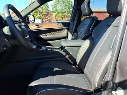 2025 Jeep Grand Cherokee Summit