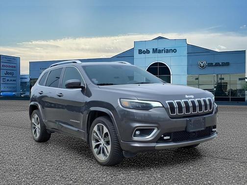Granite Crystal Metallic Clearcoat 2019 Jeep Cherokee Overland