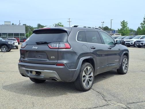Granite Crystal Metallic Clearcoat 2019 Jeep Cherokee Overland