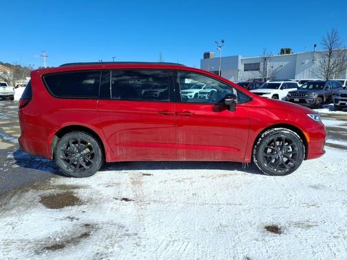 2026 Chrysler Pacifica L