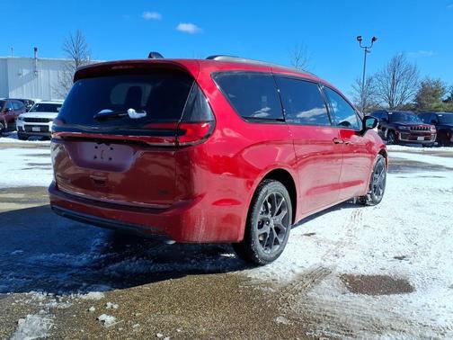 2026 Chrysler Pacifica L