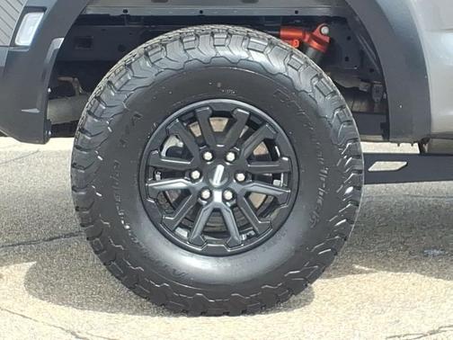 Carbonized Gray Metallic 2025 Ford F-150 Raptor