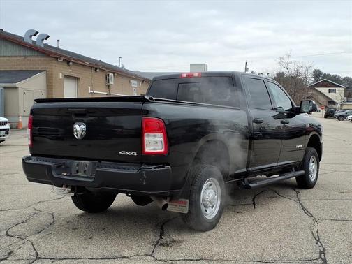 2022 RAM 2500 Tradesman Crew Cab 4x4 6'4' Box