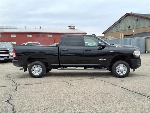 2022 RAM 2500 Tradesman Crew Cab 4x4 6'4' Box