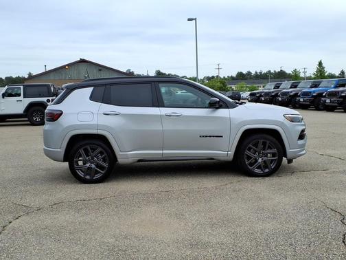 Silver Zynith Metallic Clearcoat 2025 Jeep Compass Limited